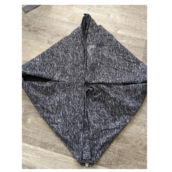 Lululemon Vinyasa Scarf - Picture 2 of 4